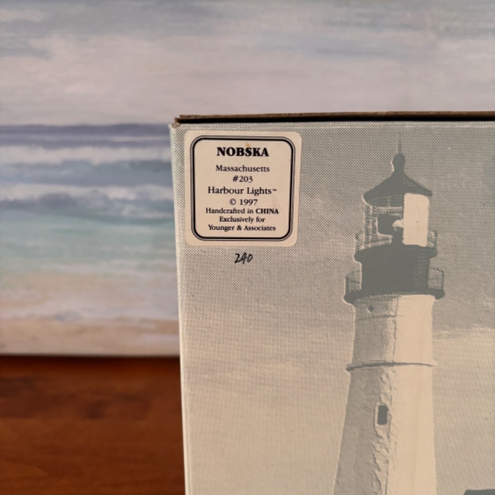 Nobska, MA Harbour Lights Lighthouse Figurine - Picture 3 of 6